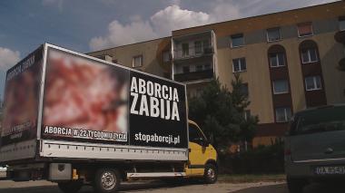 Szokujące zdjęcia z aborcji na parkingu w Rumi