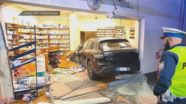 Pijana wjechała Porsche do apteki
