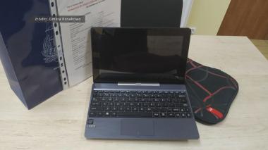 Uczniowie z regionu dostają laptopy