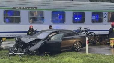 Groźny wypadek na przejeździe kolejowym