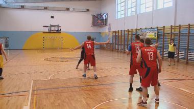 Amatorzy znowu zagrali w kosza