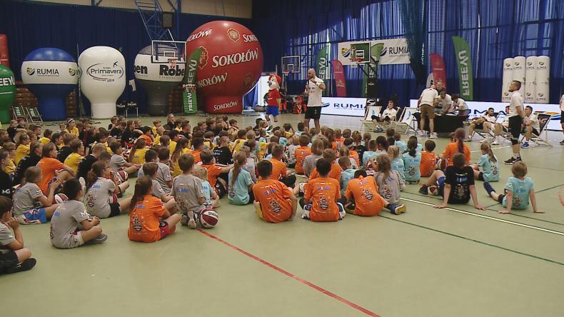 Marcin Gortat ponownie przyciągnął tłumy młodych koszykarzy