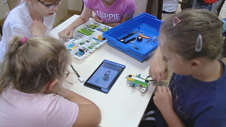 Zamiast siedzieć przed telewizorem budują roboty