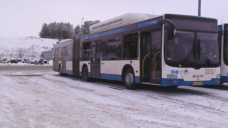 Nieznany sprawca zaatakował autobus pełen ludzi