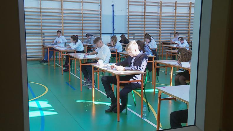 Egzaminy bez utrudnień. Nauczyciele dalej strajkują