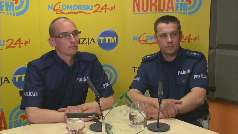 mł. asp. Michał Maćkowiak i post. Jan Teleżyński