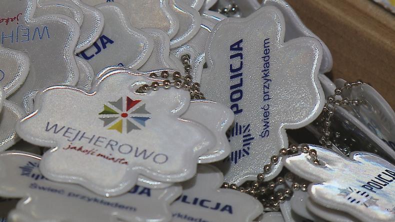 Kilkaset odblasków trafiło do wejherowskiej komendy