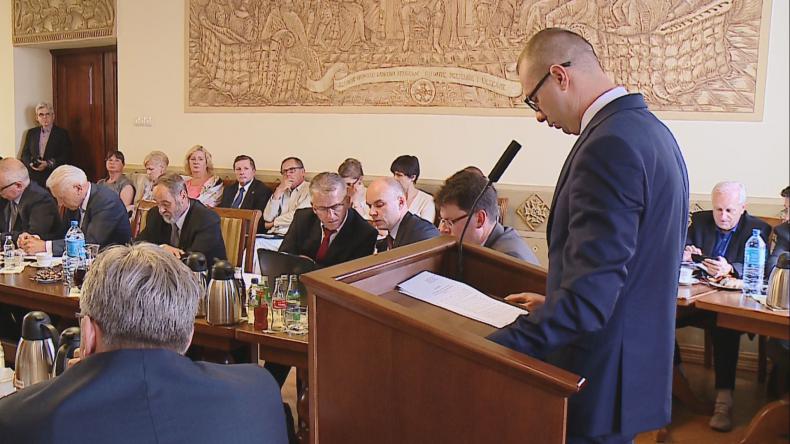 19/21 za absolutorium dla Prezydenta