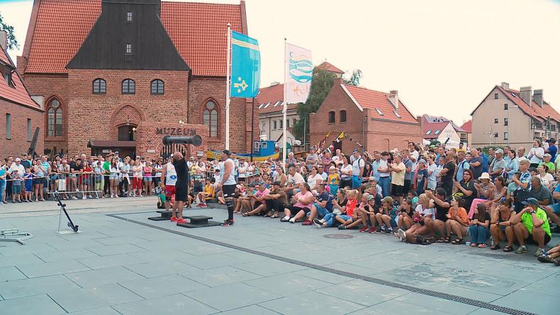 Pokaz Strongman na Bulwarze Nadmorskim w Helu