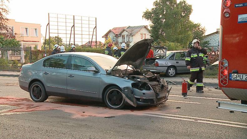 Czołowe zderzenie we Władysławowie- poszkodowany policjant