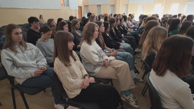 Rozmawiali o cyberprzemocy i służbie w policji