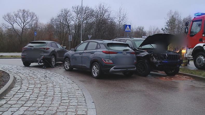 Potrącił pieszego i uszkodził pięć samochodów