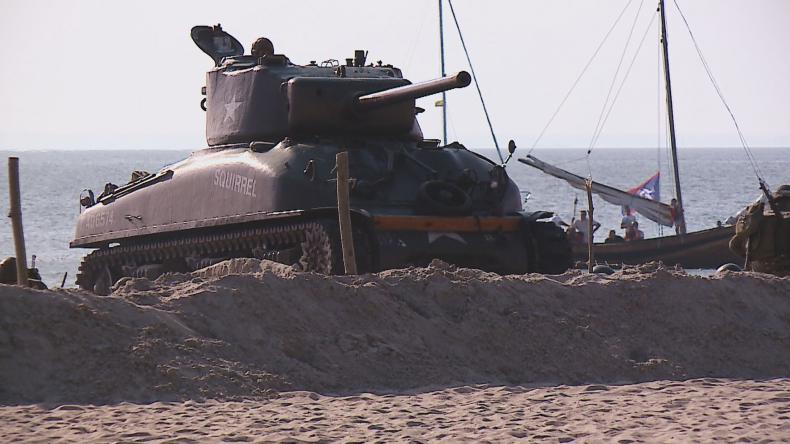 Żywa lekcja historii na plaży w Helu