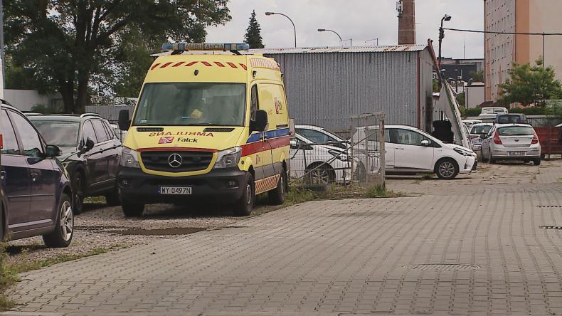 Zniszczył i okradł ambulans