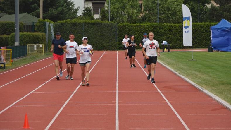 Całą dobę biegli dla 10-letniego Łukasza