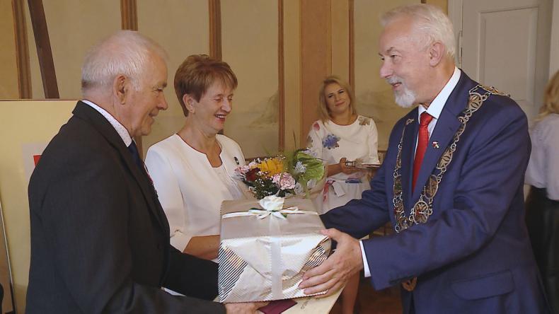 Kolejne pary z Medalami Róży