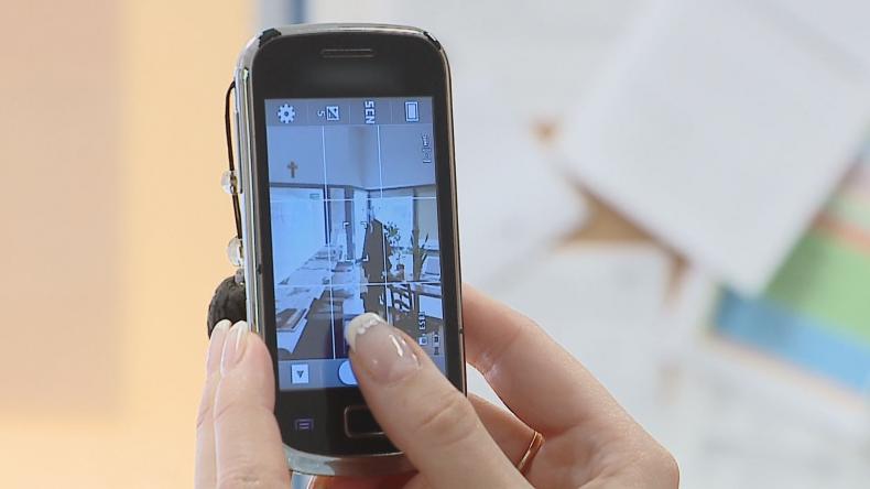 Chwycą za komórki i sfotografują samych siebie.