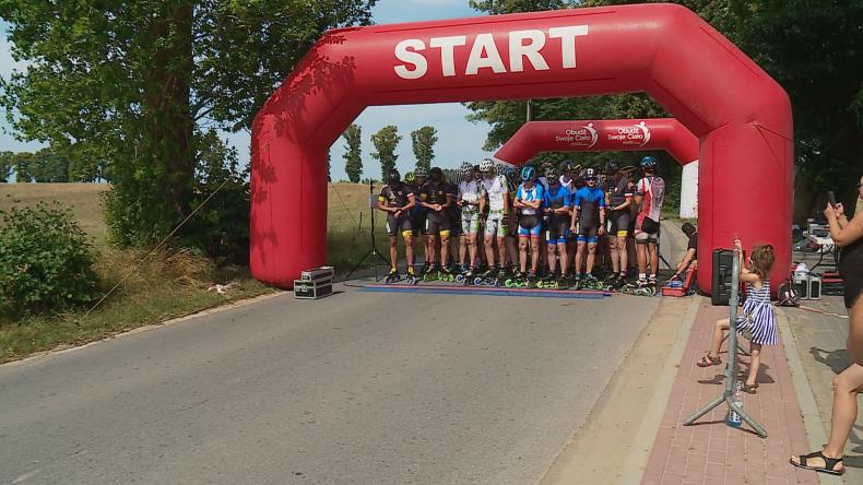 W Połchówku ścigali się na rolkach