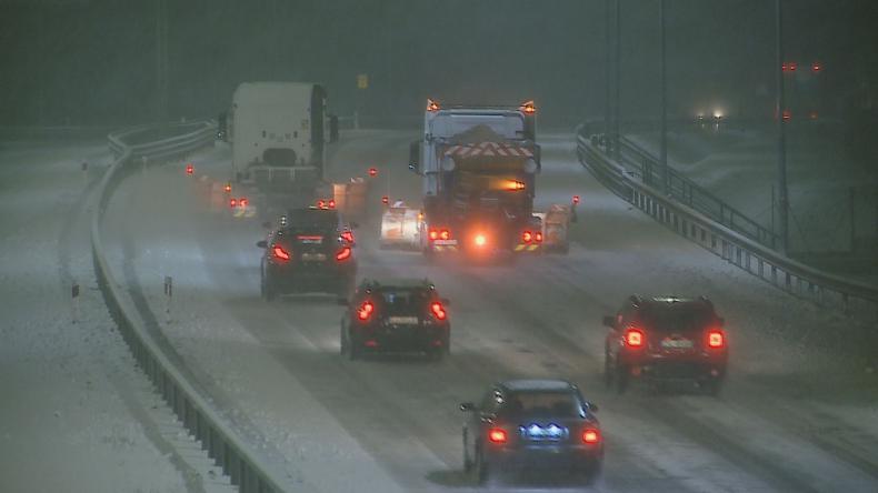 Śnieg, oblodzenia i trudne warunki na drogach