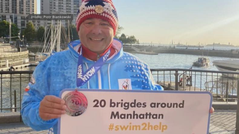 Sportowiec z Rumi opłynął wpław Manhattan
