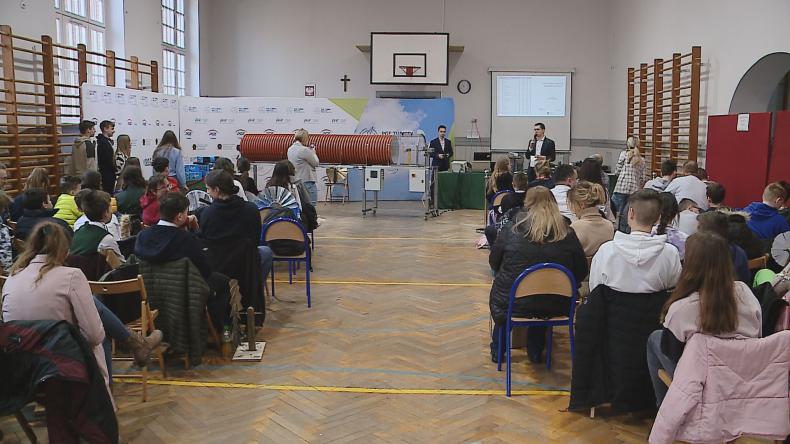 Uczniowie zbudowali maszyny wiatrowe