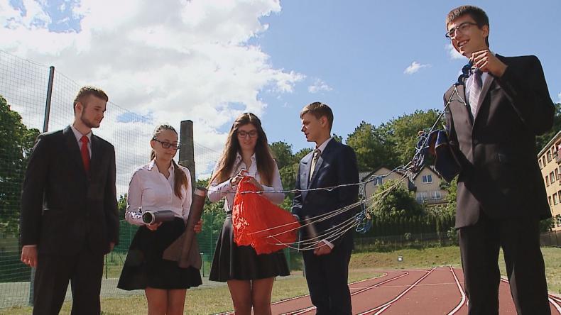 Zbierają pieniądze na budowę rakiety