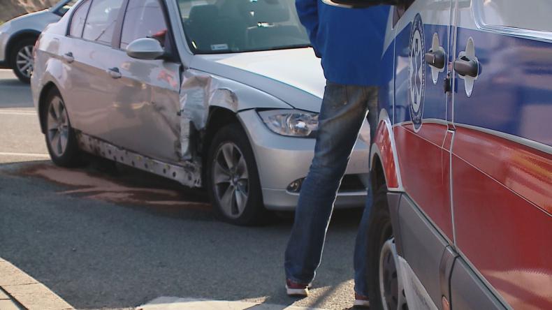 Zderzenie dwóch osobówek na Rondzie Solidarności