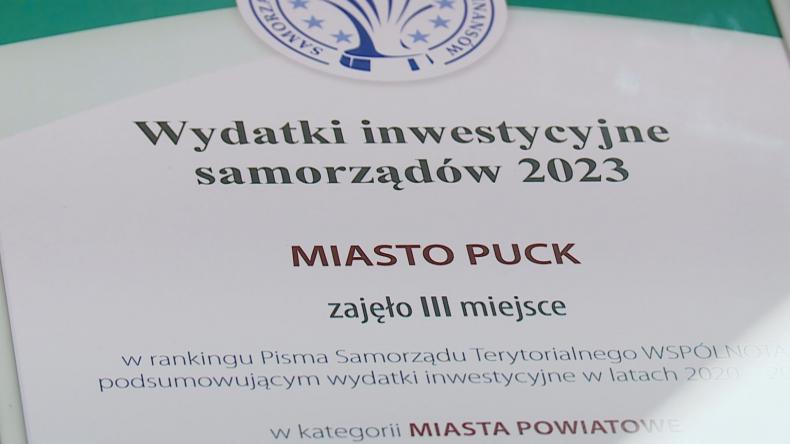 Puck z trzema wyróżnieniami