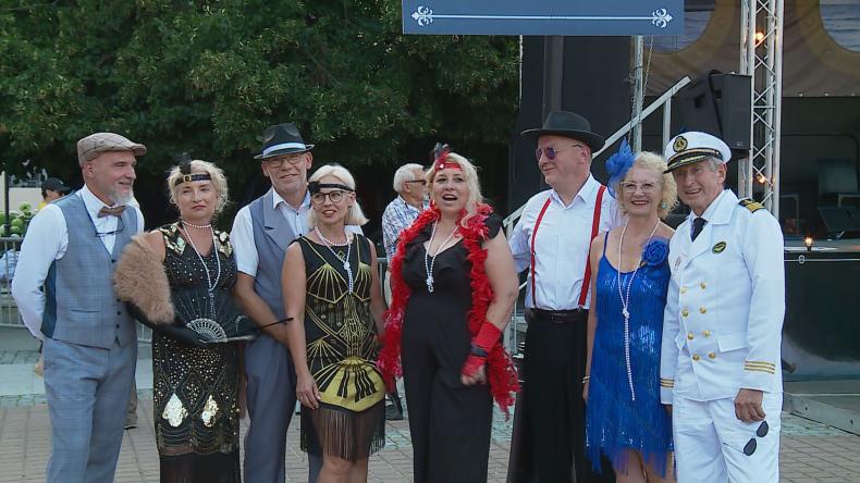 Mieszkańcy zatańczyli na pokładzie transatlantyku