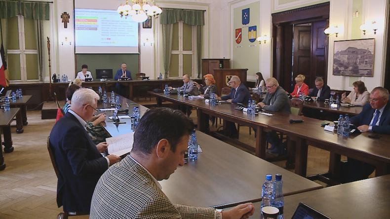 Powiatowi radni wrócili do obrad po wakacyjnej przerwie
