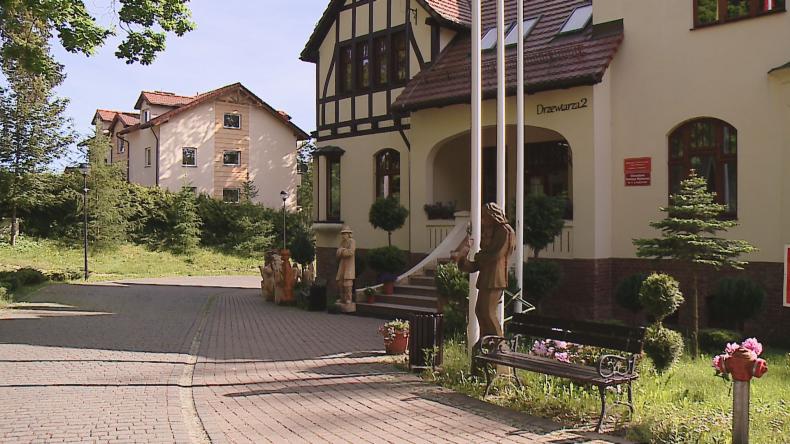 Dwory i pałace otworzyły się na odwiedzających