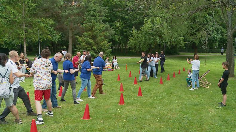 Edukacja i zabawa podczas ekologicznego pikniku