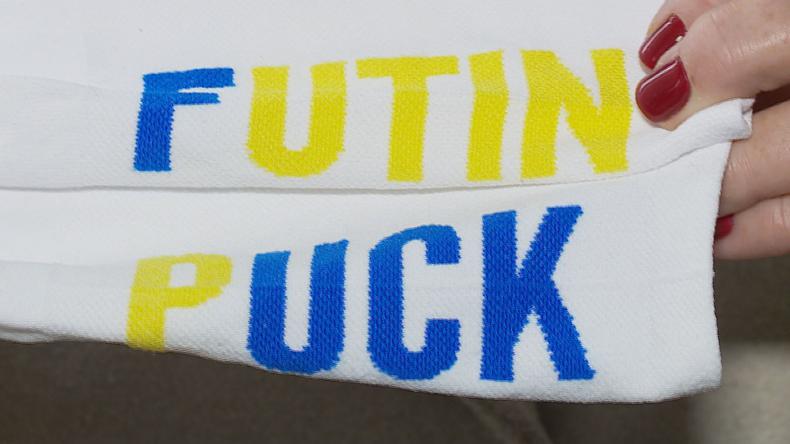 Gra słów, czyli "Puck Futin" na skarpetkach