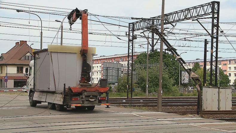 Zerwał trakcję na przejeździe