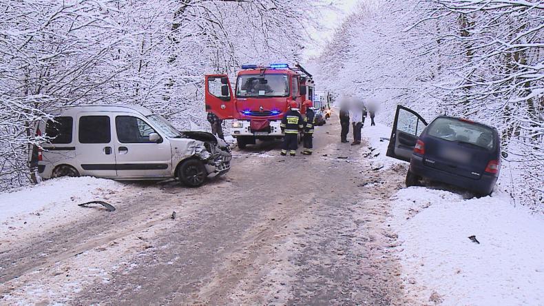 Zderzenie dwóch aut w Leśniewie