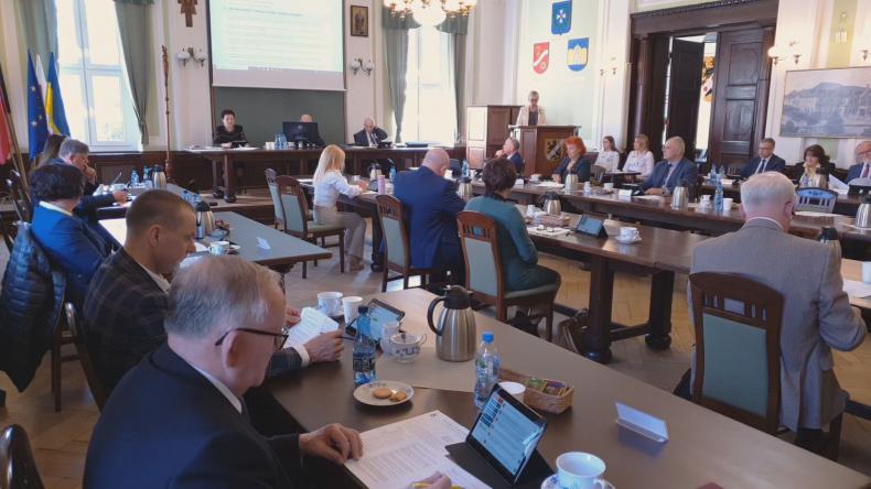 Liczne uchwały na sesji w powiecie