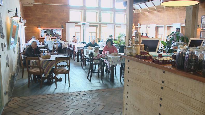 Kuchenne rewolucje przysporzyły klientów „Śwince i Rybce”