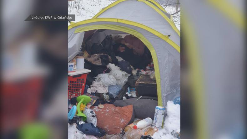 Mieszkała z 2-letnią córką w namiocie
