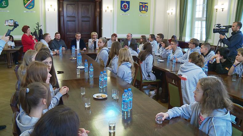 Trudna historia połączyła młodzież