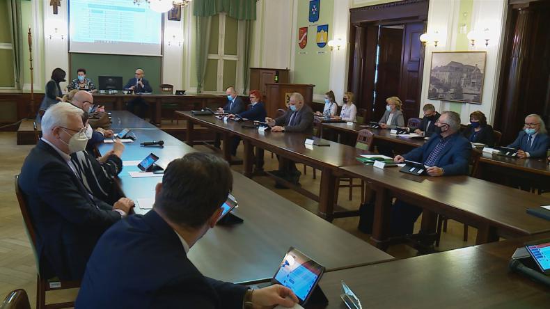Zmiany w finansach powiatu na pierwszej sesji w roku