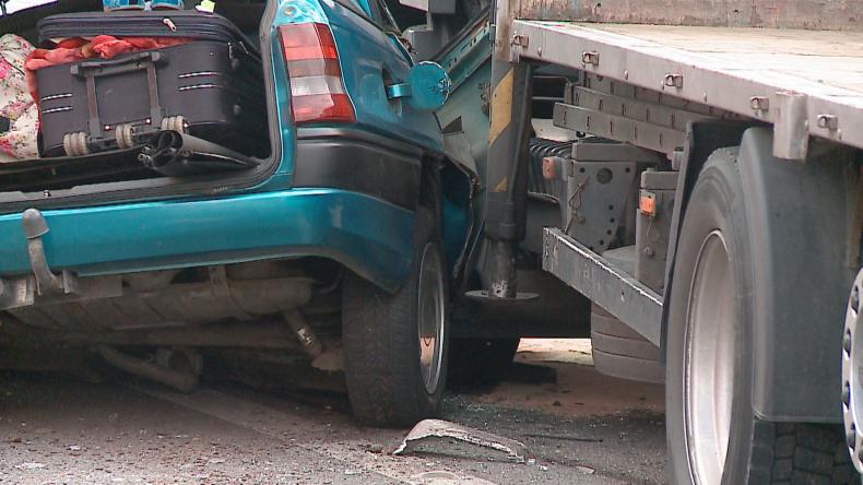 Wypadek w Gnieżdżewie. Nie żyje kierowca osobówki