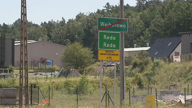 Reda wita przyjezdnych podwójną nazwą
