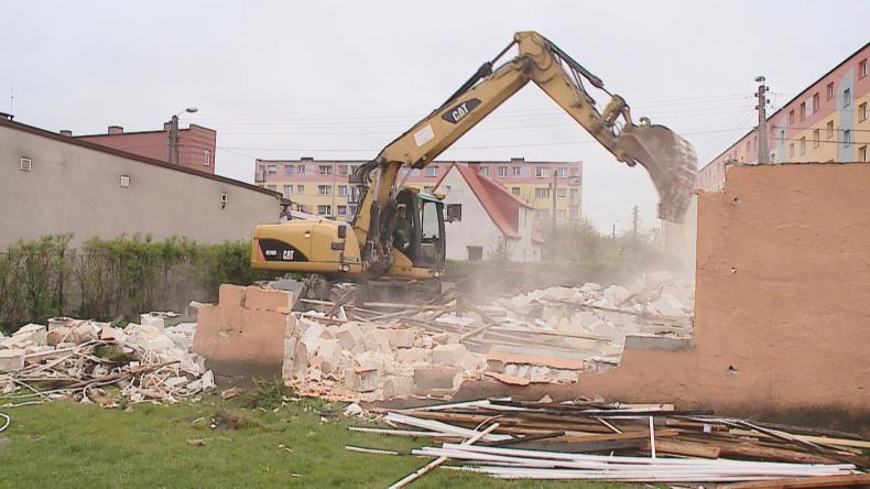 Wyburzanie budunku przy SP nr 9 w Wejherowie
