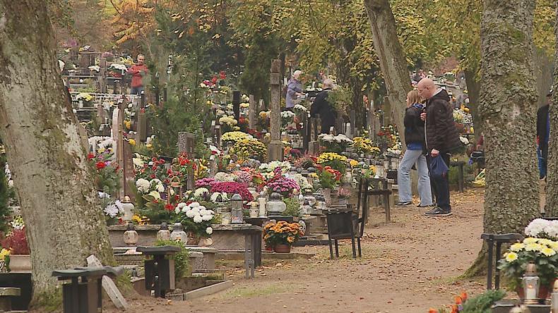 Przygotowania do uroczystości Wszystkich Świętych