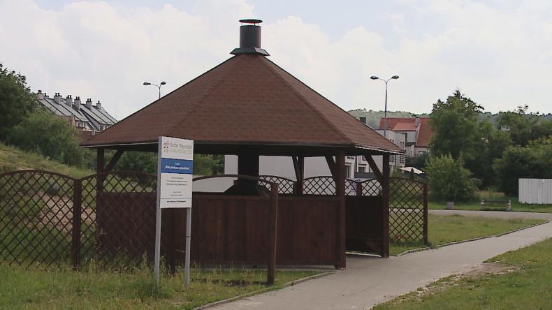 Wiata na celowniku wandali