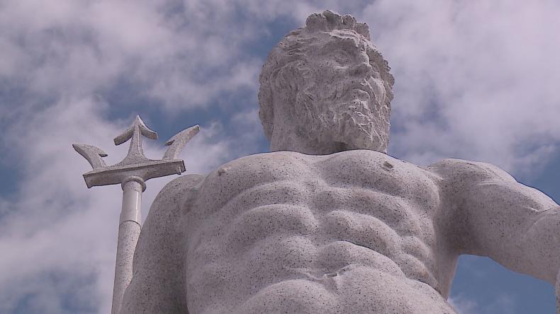 Razem z Neptunem na Helu pojawiła się legenda