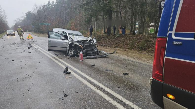 Zderzenie osobówki i szkolnego autobusu