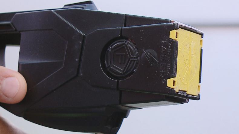 Awanturnika „popieszczą” prądem