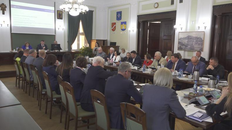 Powiatowi radni obradowali nad kolejnymi uchwałami