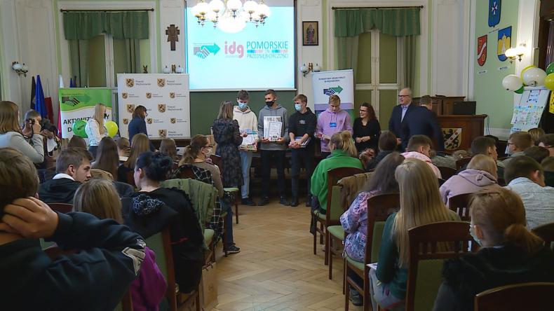 Młodzież uczy się przedsiębiorczości